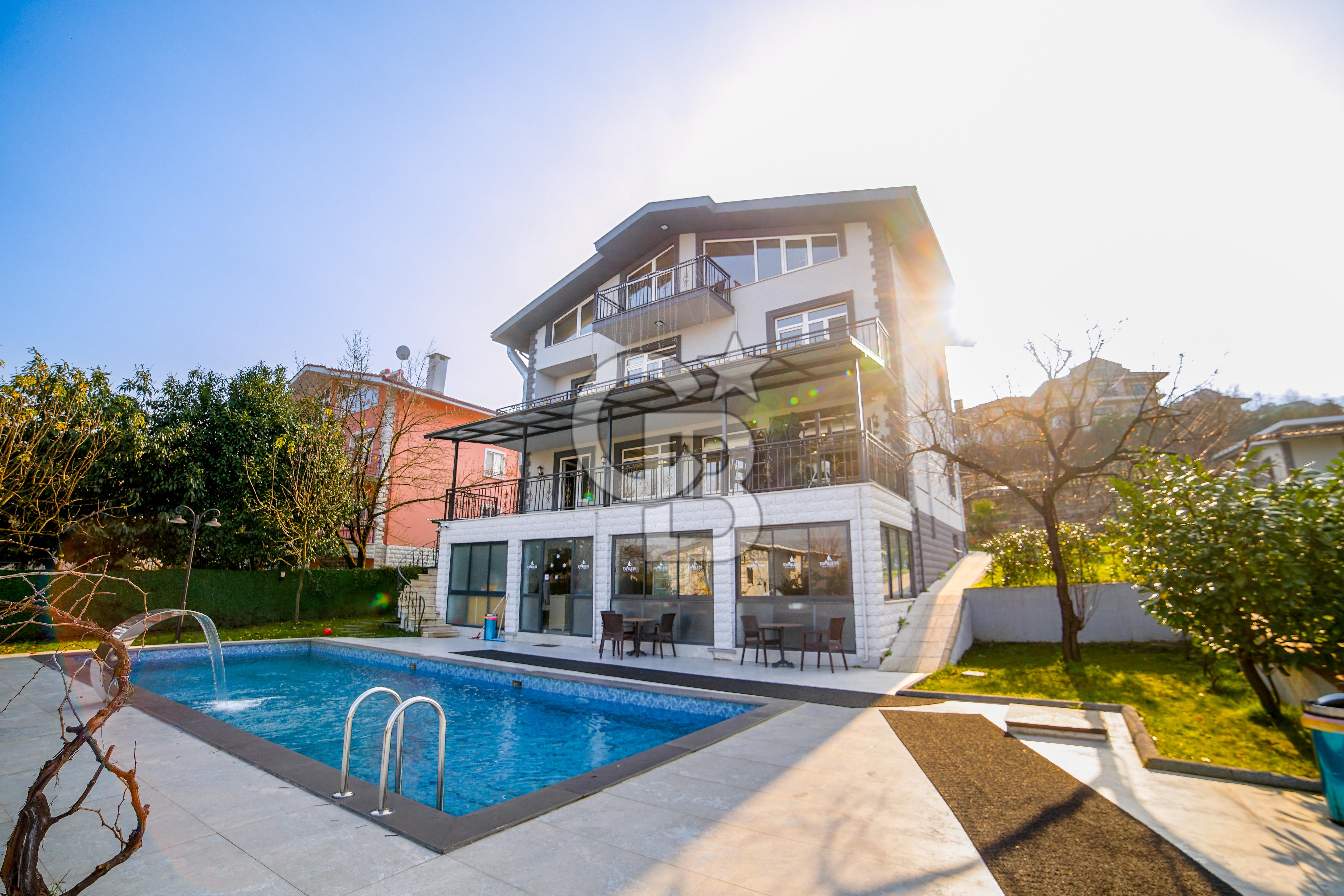 CB ENVOY | Maşukiye'de Göl Manzaralı Emsalsiz 8+3 Fourlex Villa