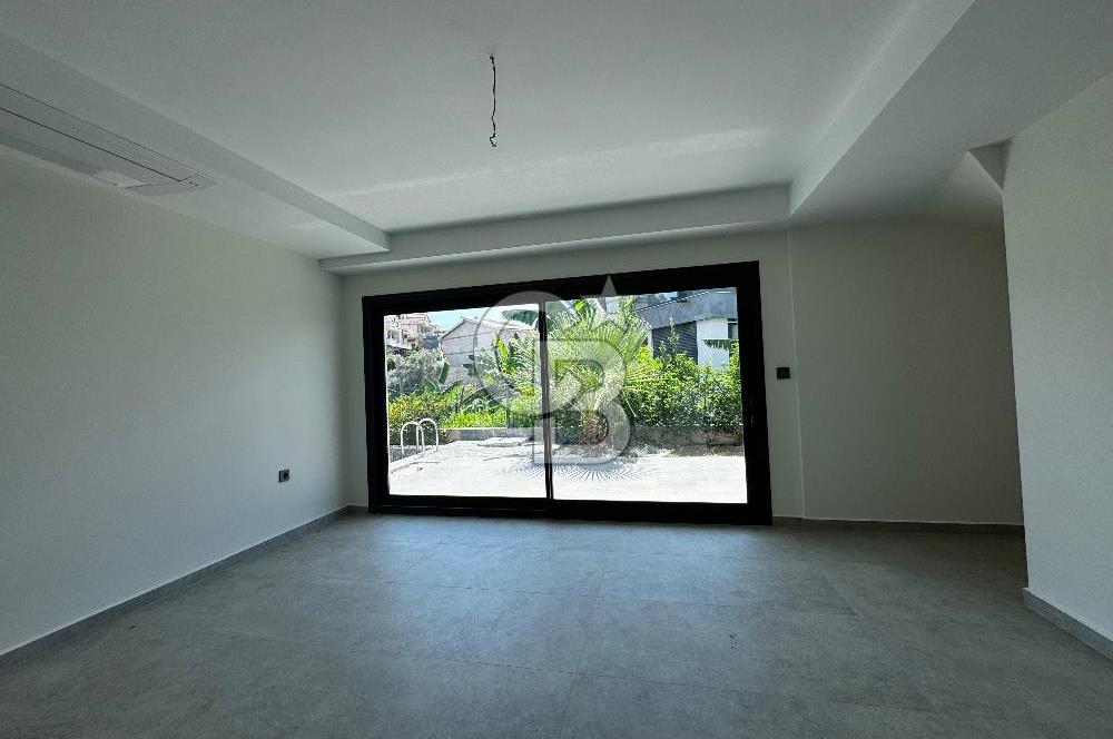 Güzelbahçe Kolejler Bölgesin'de Sıfır Havuzlu 4+2 Villa