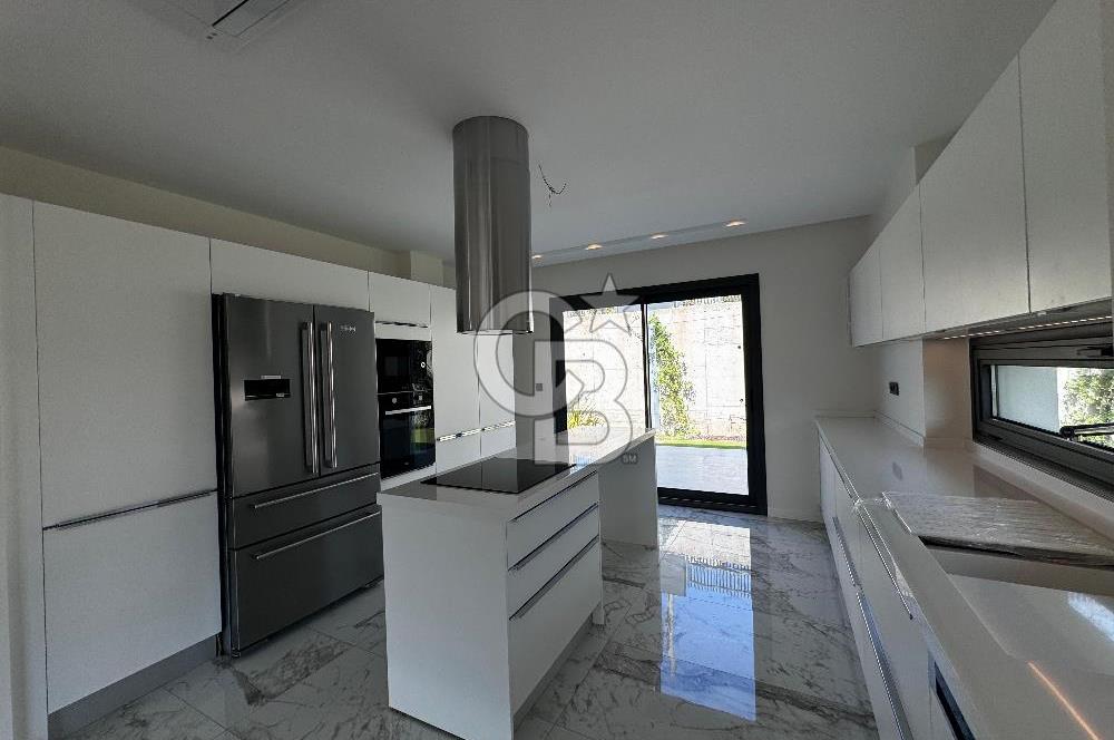 Güzelbahçe Kolejler Bölgesin'de Sıfır Havuzlu 4+2 Villa