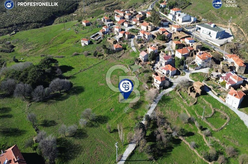 Karaburun Parlak Köy'ü İçinde 290 m² Bahçe