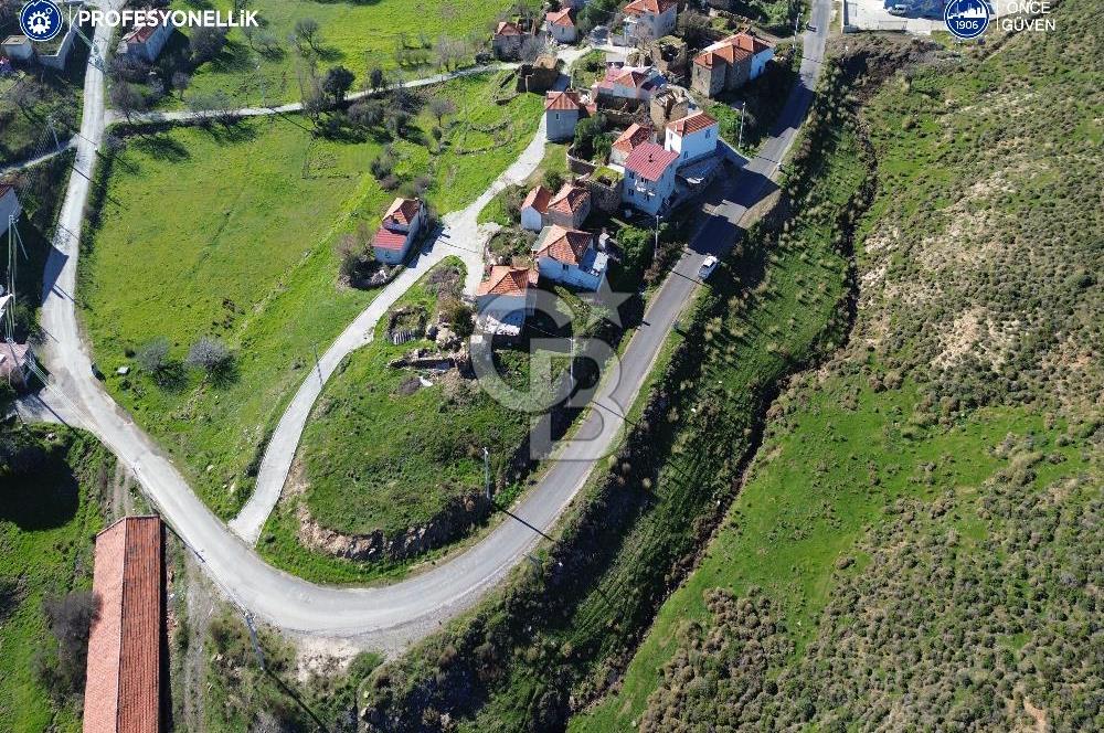 Karaburun Parlak Köyü'nde 1570 m² Ana Yola Cepheli Tarla
