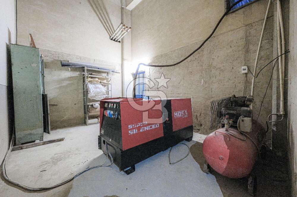 DEREBOYU CADDESİ ÜZERİNDE BASIN EKSPRES PARALELİ 1400 m2 DEPO