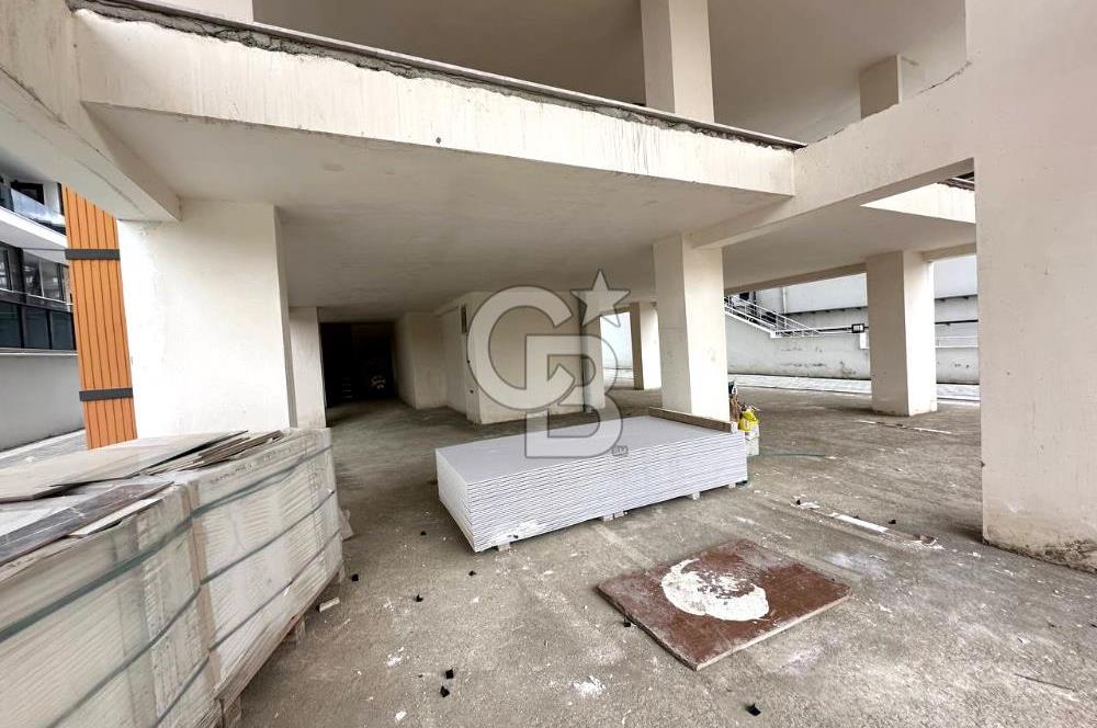 KADIKÖY'DE SATILIK DÜKKAN