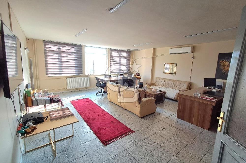 avcılar merkezde, erdal iş merkezinde satılık ofis.