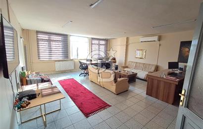 avcılar merkezde, erdal iş merkezinde satılık ofis.