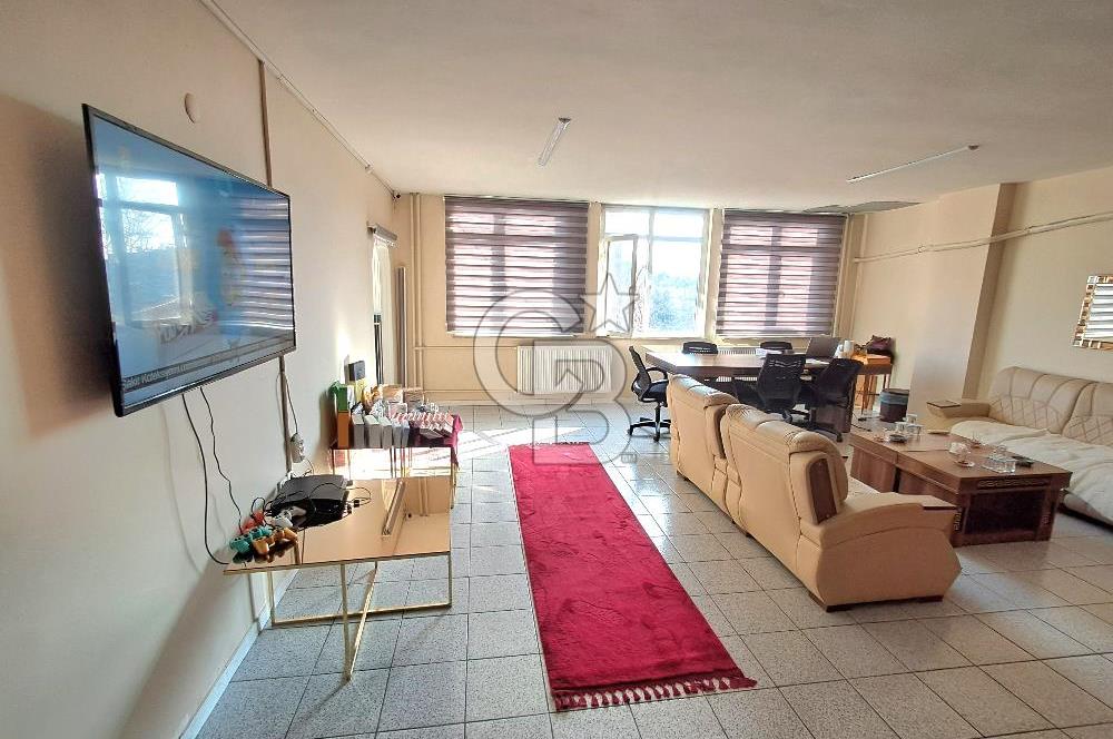 avcılar merkezde, erdal iş merkezinde satılık ofis.