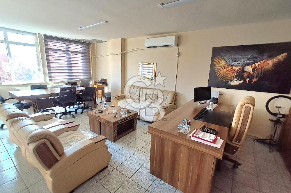 avcılar merkezde, erdal iş merkezinde satılık ofis.