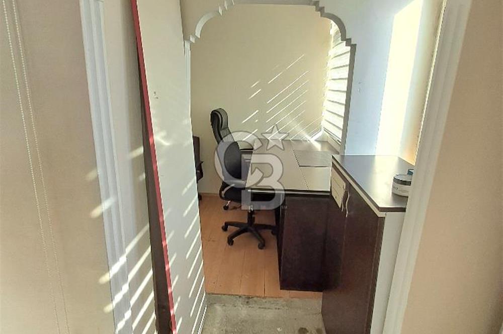 avcılar merkezde, erdal iş merkezinde satılık ofis.