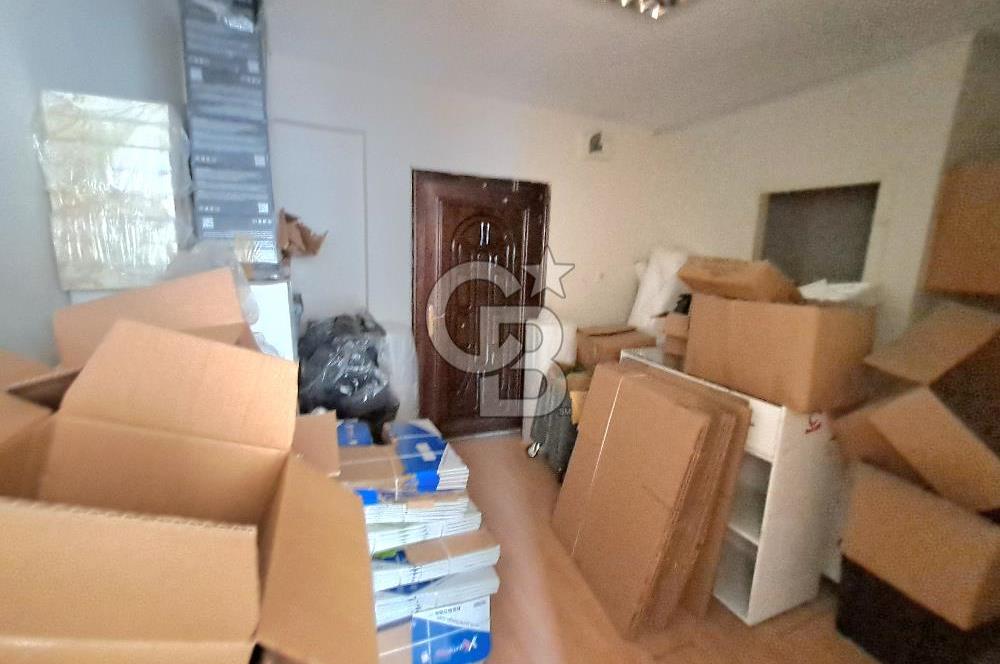 avcılar merkezde, erdal iş merkezinde satılık ofis.