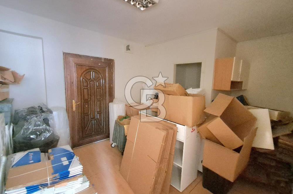 avcılar merkezde, erdal iş merkezinde satılık ofis.