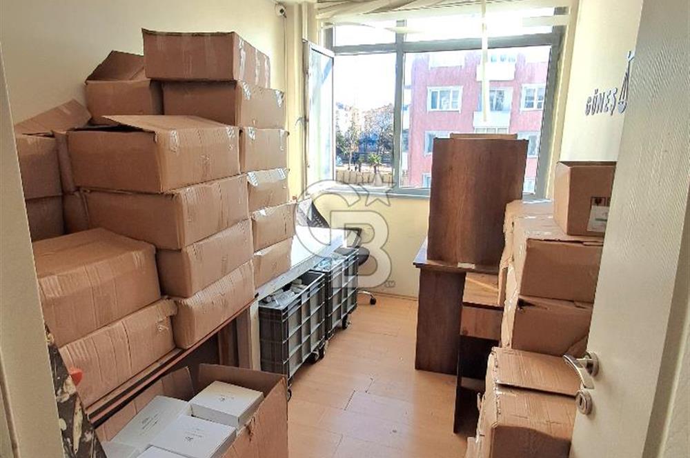 avcılar merkezde, erdal iş merkezinde satılık ofis.