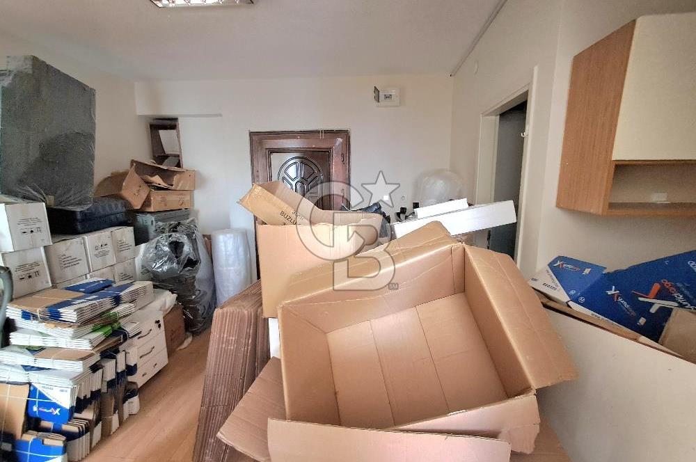 avcılar merkezde, erdal iş merkezinde satılık ofis.