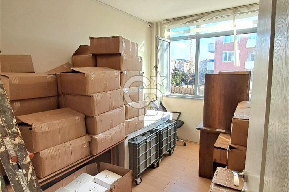 avcılar merkezde, erdal iş merkezinde satılık ofis.