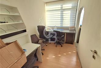 avcılar merkezde, erdal iş merkezinde satılık ofis.