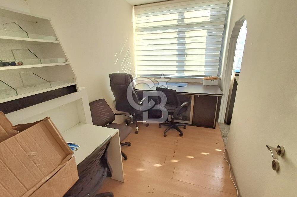 avcılar merkezde, erdal iş merkezinde satılık ofis.