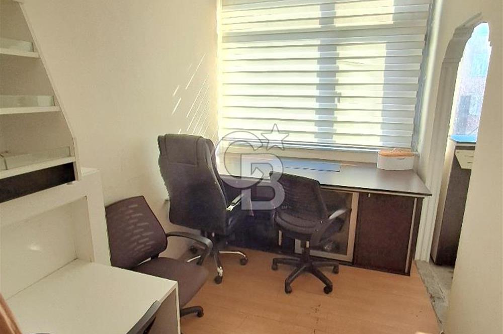 avcılar merkezde, erdal iş merkezinde satılık ofis.