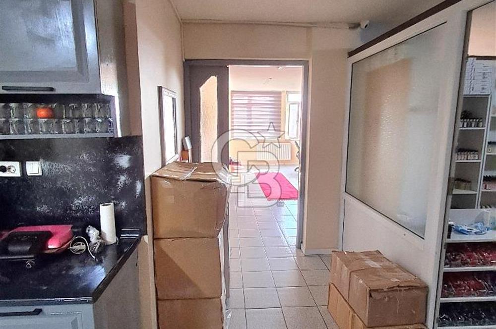 avcılar merkezde, erdal iş merkezinde satılık ofis.