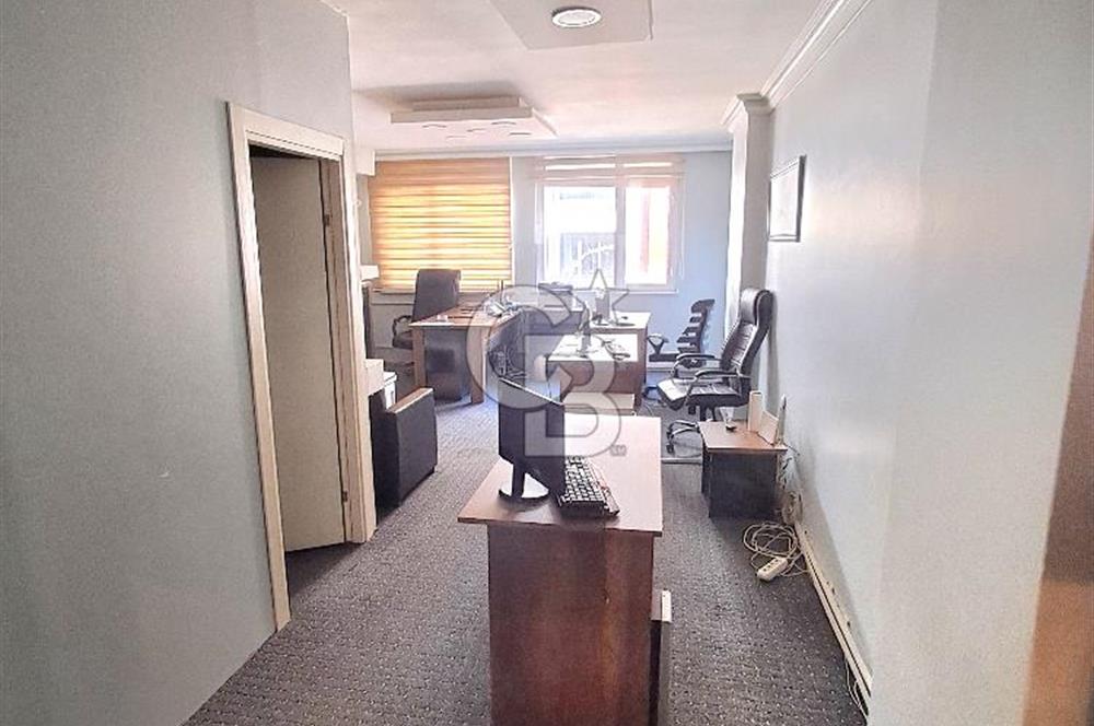 avcılar merkezde, erdal iş merkezinde satılık ofis.