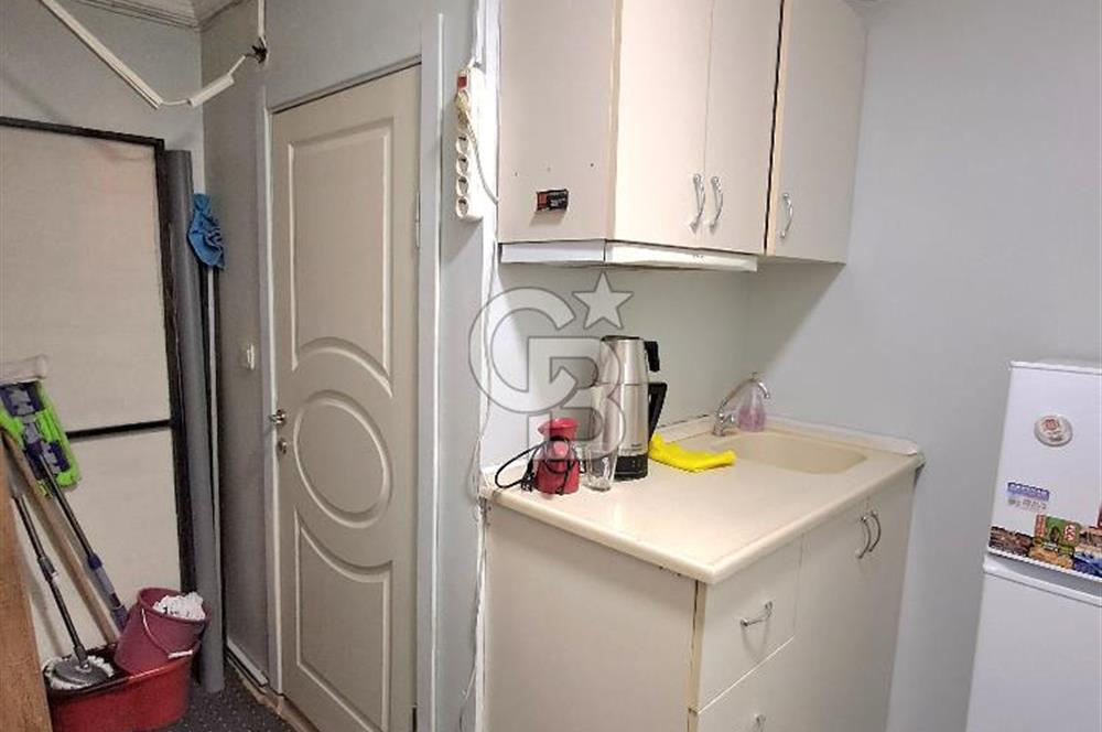 avcılar merkezde, erdal iş merkezinde satılık ofis.