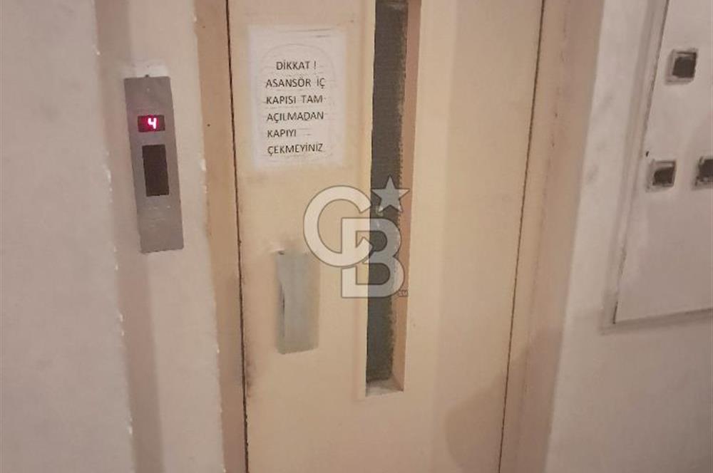 avcılar merkezde, erdal iş merkezinde satılık ofis.