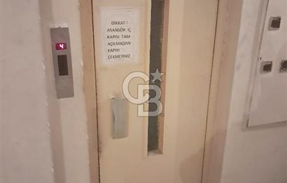 avcılar merkezde, erdal iş merkezinde satılık ofis.