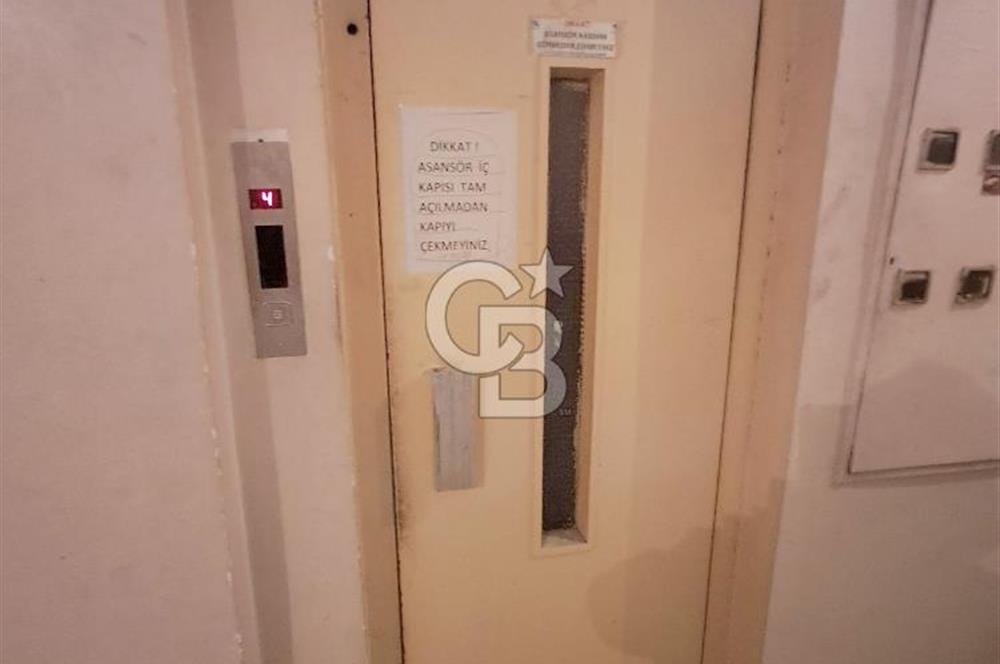 avcılar merkezde, erdal iş merkezinde satılık ofis.