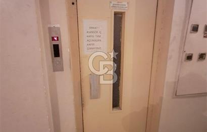 avcılar merkezde, erdal iş merkezinde satılık ofis.