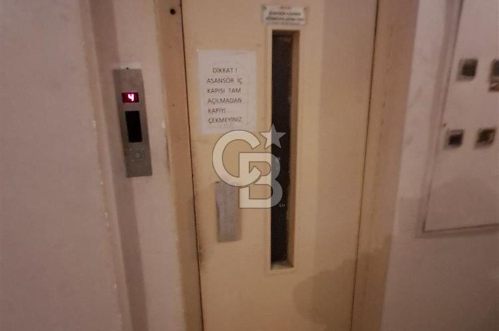 avcılar merkezde, erdal iş merkezinde satılık ofis.