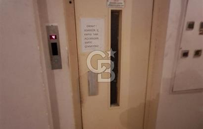 avcılar merkezde, erdal iş merkezinde satılık ofis.