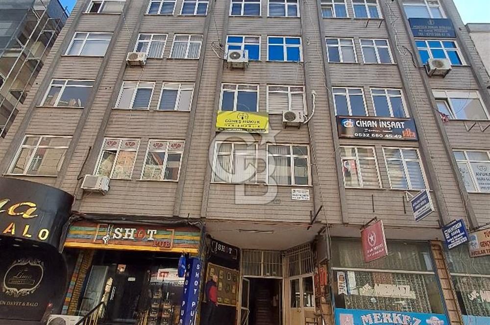 avcılar merkezde, erdal iş merkezinde satılık ofis.