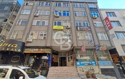 avcılar merkezde, erdal iş merkezinde satılık ofis.