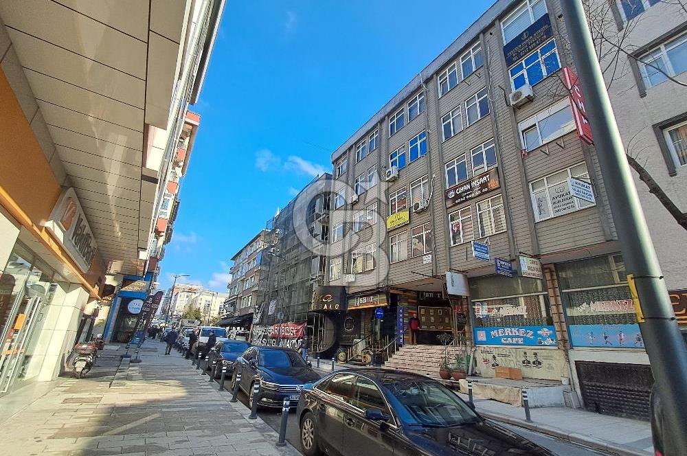avcılar merkezde, erdal iş merkezinde satılık ofis.