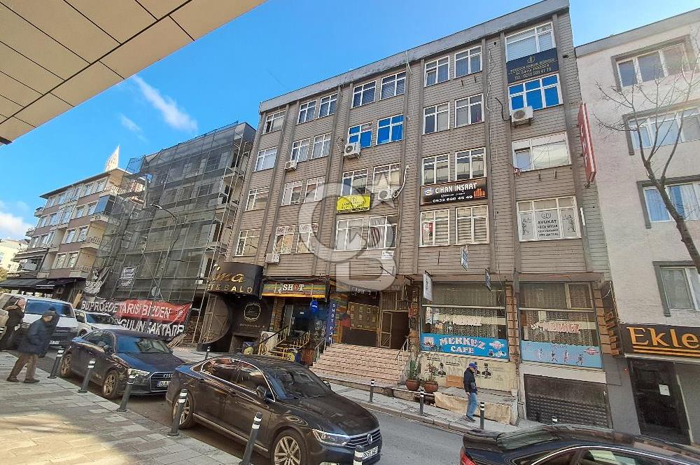 avcılar merkezde, erdal iş merkezinde satılık ofis.