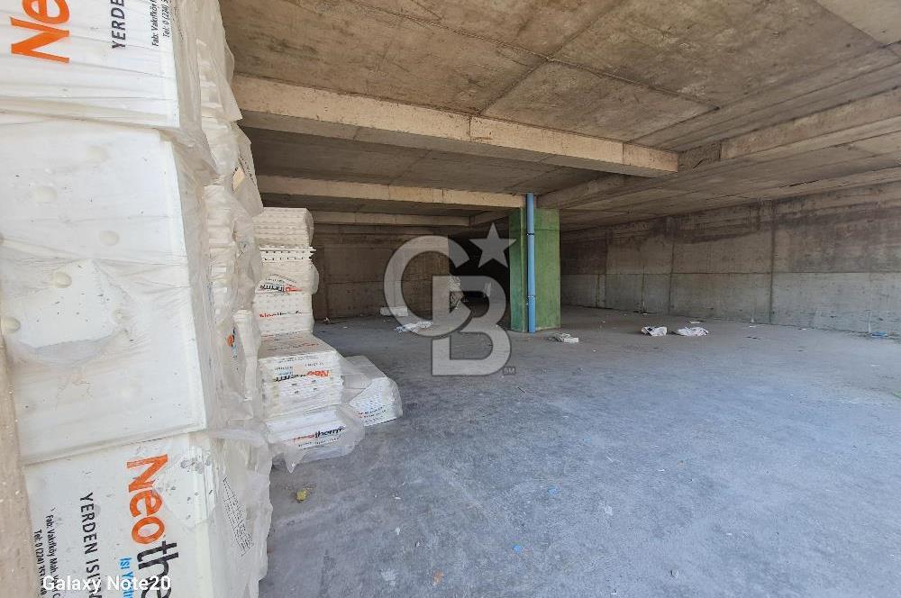 Ümraniye Tatlısu Mahallesinde 420  M2 Net Bacalı Satılık Dükkan