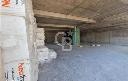Ümraniye Tatlısu Mahallesinde 420  M2 Net Bacalı Satılık Dükkan