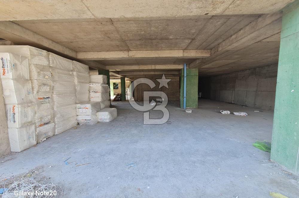 Ümraniye Tatlısu Mahallesinde 420  M2 Net Bacalı Satılık Dükkan