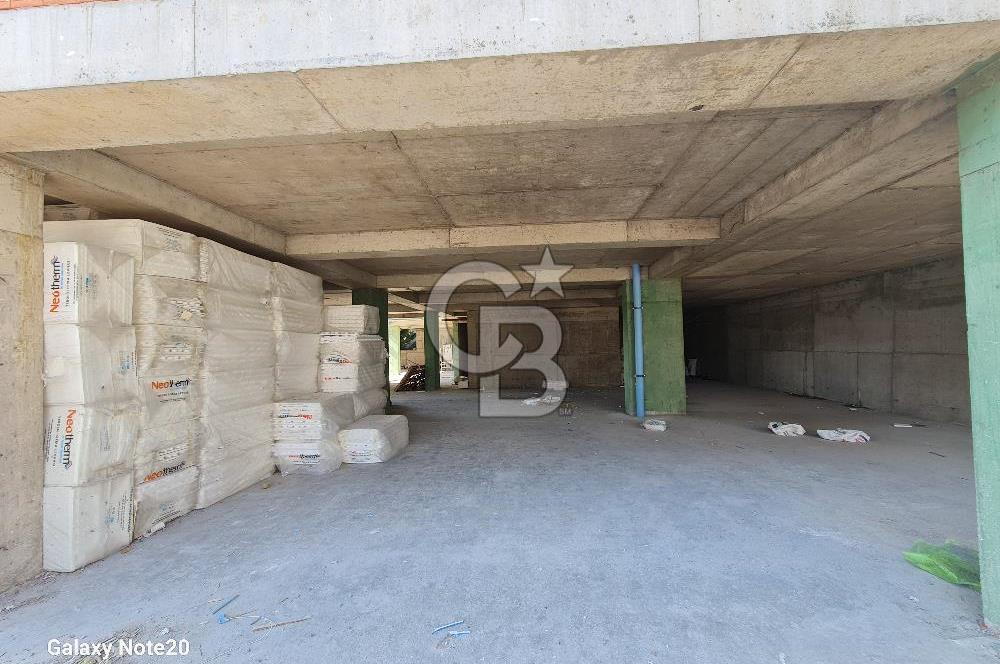 Ümraniye Tatlısu Mahallesinde 420  M2 Net Bacalı Satılık Dükkan
