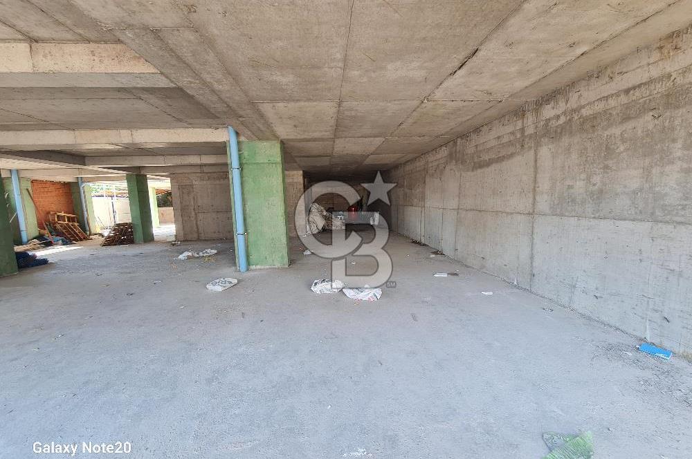 Ümraniye Tatlısu Mahallesinde 420  M2 Net Bacalı Satılık Dükkan
