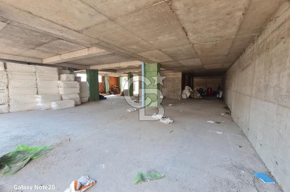 Ümraniye Tatlısu Mahallesinde 420  M2 Net Bacalı Satılık Dükkan