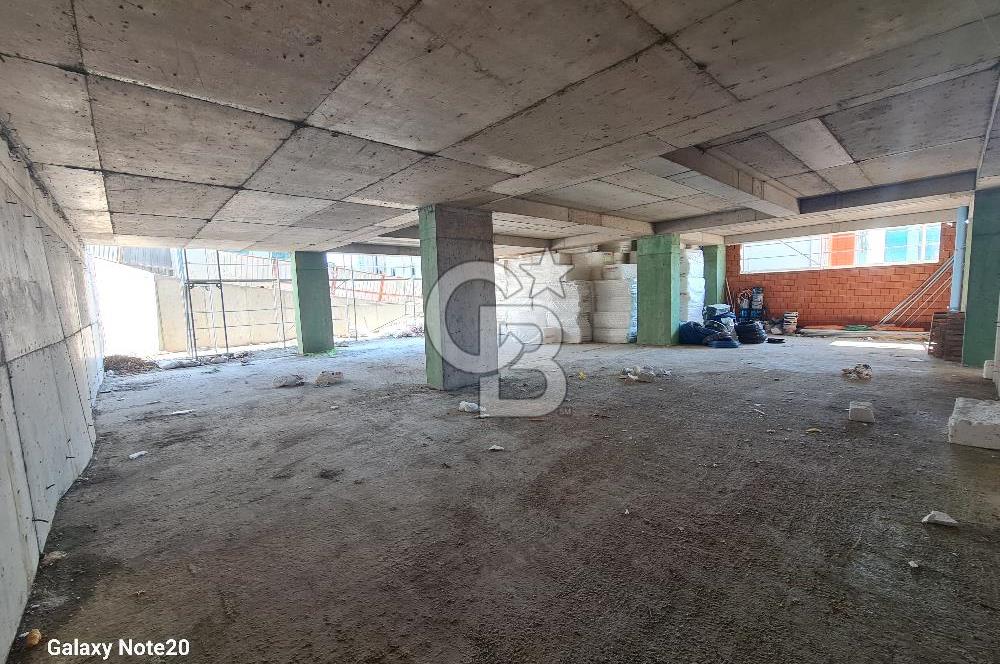 Ümraniye Tatlısu Mahallesinde 420  M2 Net Bacalı Satılık Dükkan