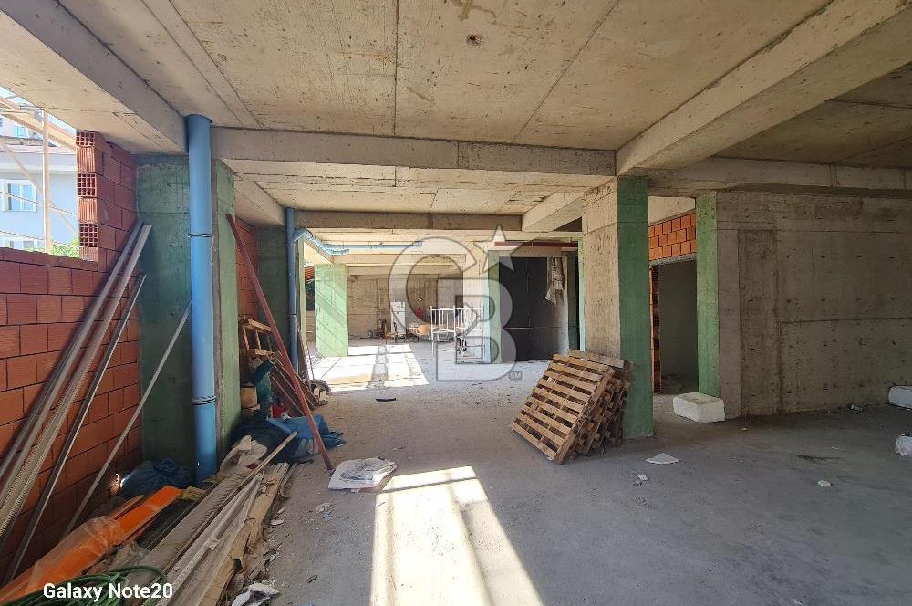 Ümraniye Tatlısu Mahallesinde 420  M2 Net Bacalı Satılık Dükkan