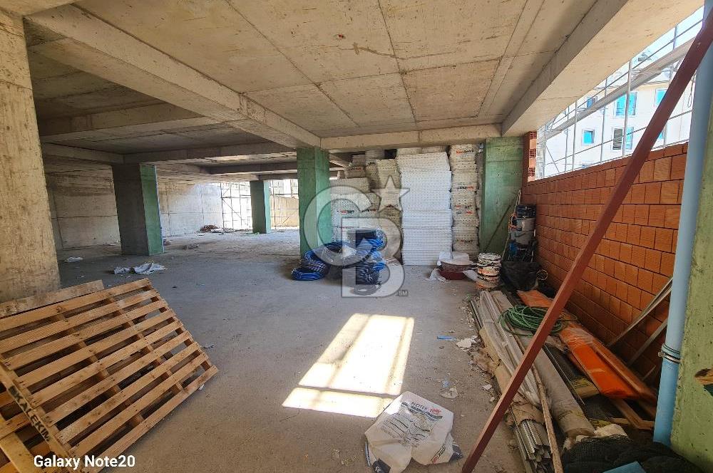 Ümraniye Tatlısu Mahallesinde 420  M2 Net Bacalı Satılık Dükkan