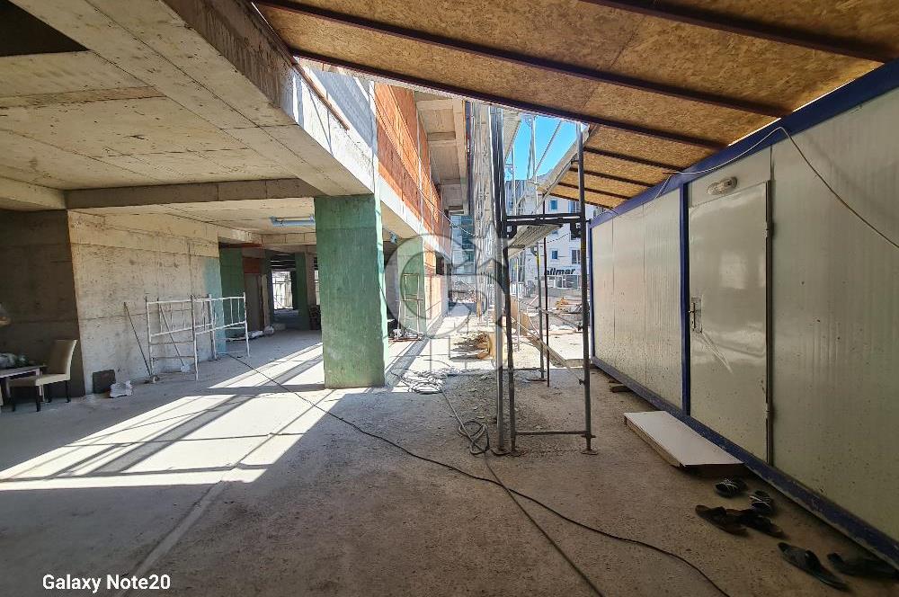Ümraniye Tatlısu Mahallesinde 420  M2 Net Bacalı Satılık Dükkan