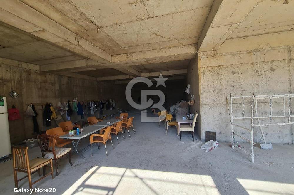Ümraniye Tatlısu Mahallesinde 420  M2 Net Bacalı Satılık Dükkan