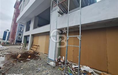 Ümraniye Tatlısu Mahallesinde 420  M2 Net Bacalı Satılık Dükkan