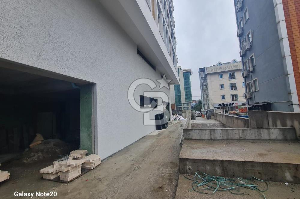 Ümraniye Tatlısu Mahallesinde 420  M2 Net Bacalı Satılık Dükkan