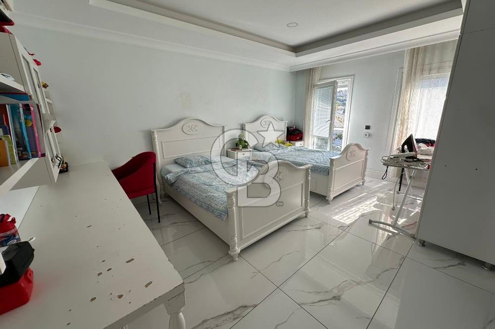 BAHÇEŞEHİR GÖLET MANZARALI ACİL SATILIK VİLLA