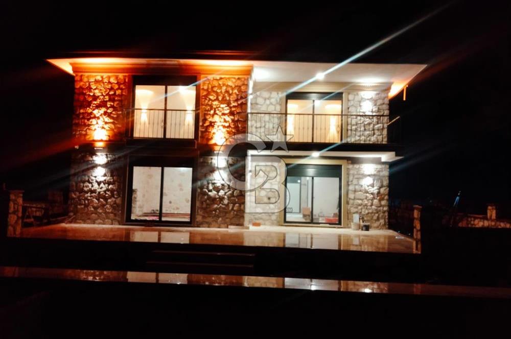 Antalya Adrasan'da Satılık 480 M² 4+3 Lüks Taş Villa