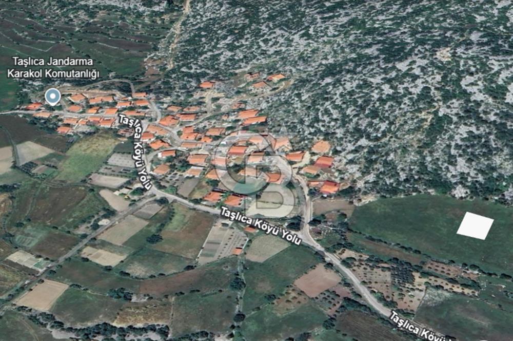 Antalya Taşlıca'da Köy Dibinde Satılık Tarla