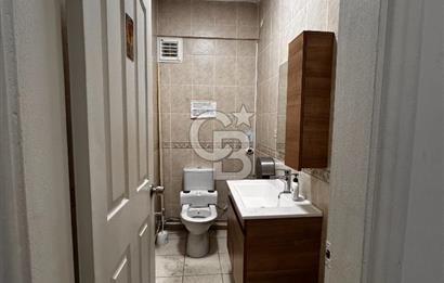 Cumhuriyet Caddesi Üzerinde 5 Bölümden oluşan 2. Kat Ofis